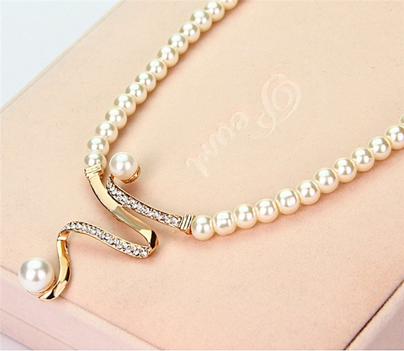 Savora™ - Natural Pearl Necklace + Earrings Set