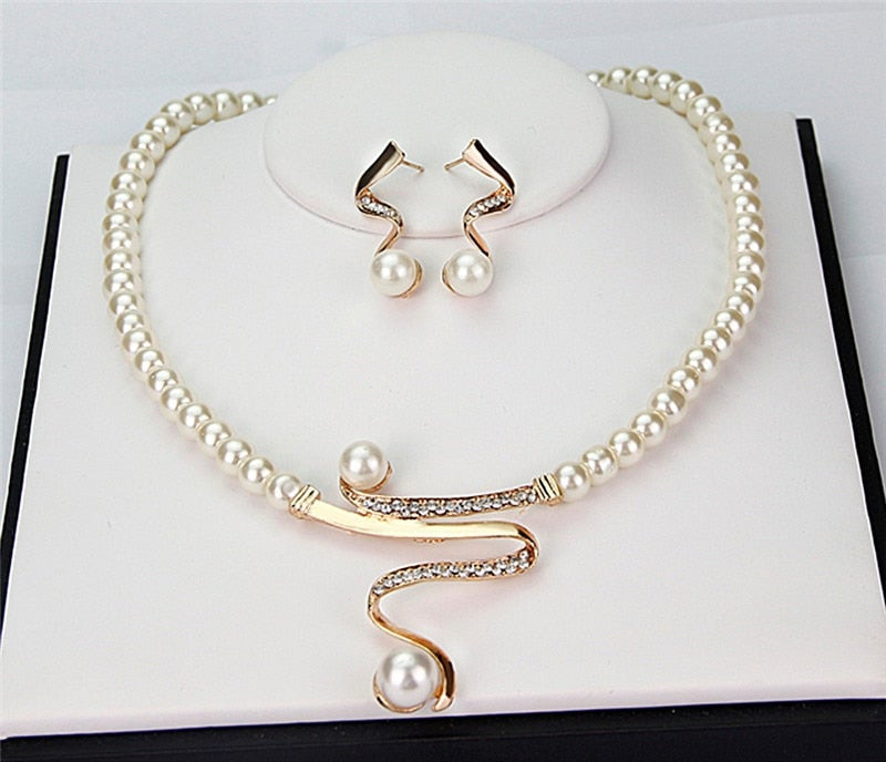 Savora™ - Natural Pearl Necklace + Earrings Set