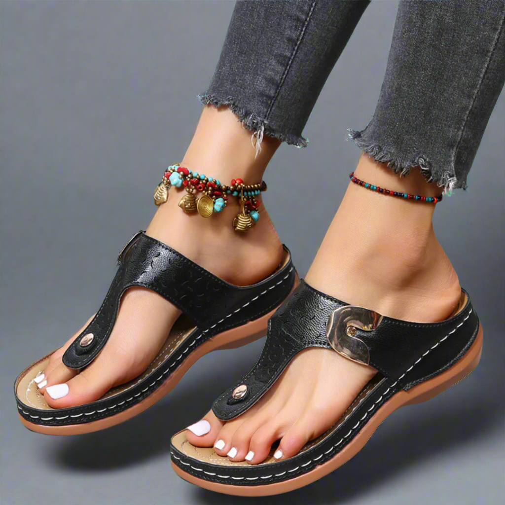Savora™ – Buckled Toe Post Sandals