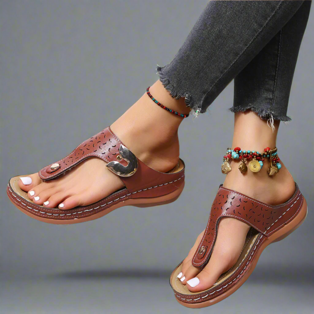 Savora™ – Buckled Toe Post Sandals