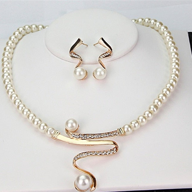 Savora™ - Natural Pearl Necklace + Earrings Set
